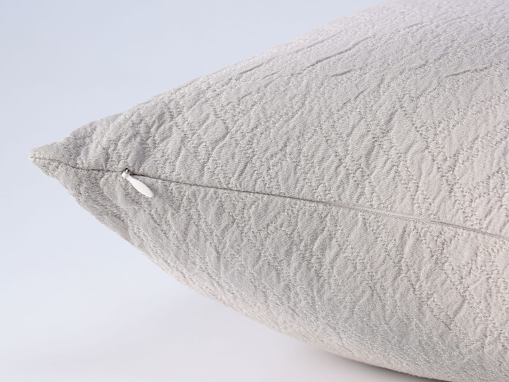 Покрывало 240х260 и 2 декоративные подушки 45х45 Claire Batiste Tilt Greg бежевые