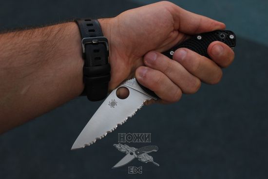 Складной нож Spyderco Tenacious Lightweight 122SBK c клинком из стали 8Cr13MoV, рукоять FRN