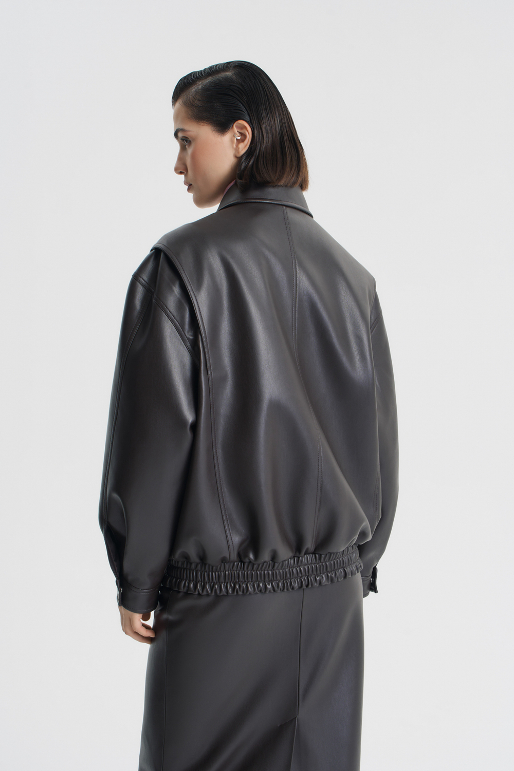 Бомбер оверсайз из экокожи