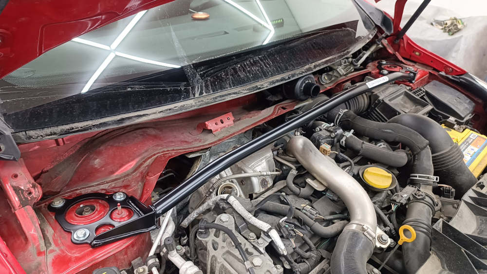 Распорка передних стоек (цельная) Renault Clio 4 (ПОД ЗАКАЗ)