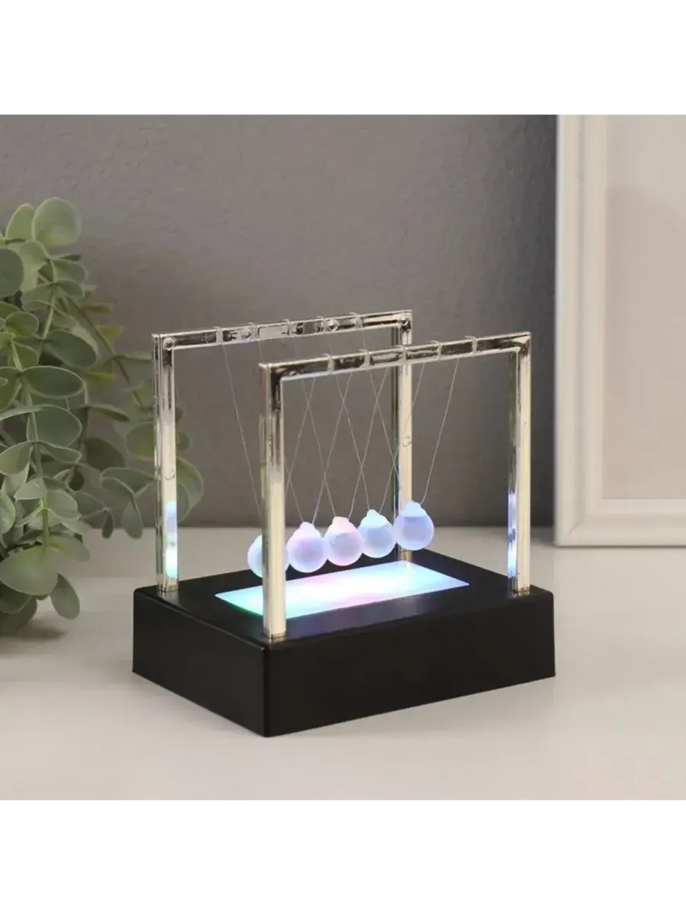 1607588 Маятник "Светящиеся шары" 12*12*9см