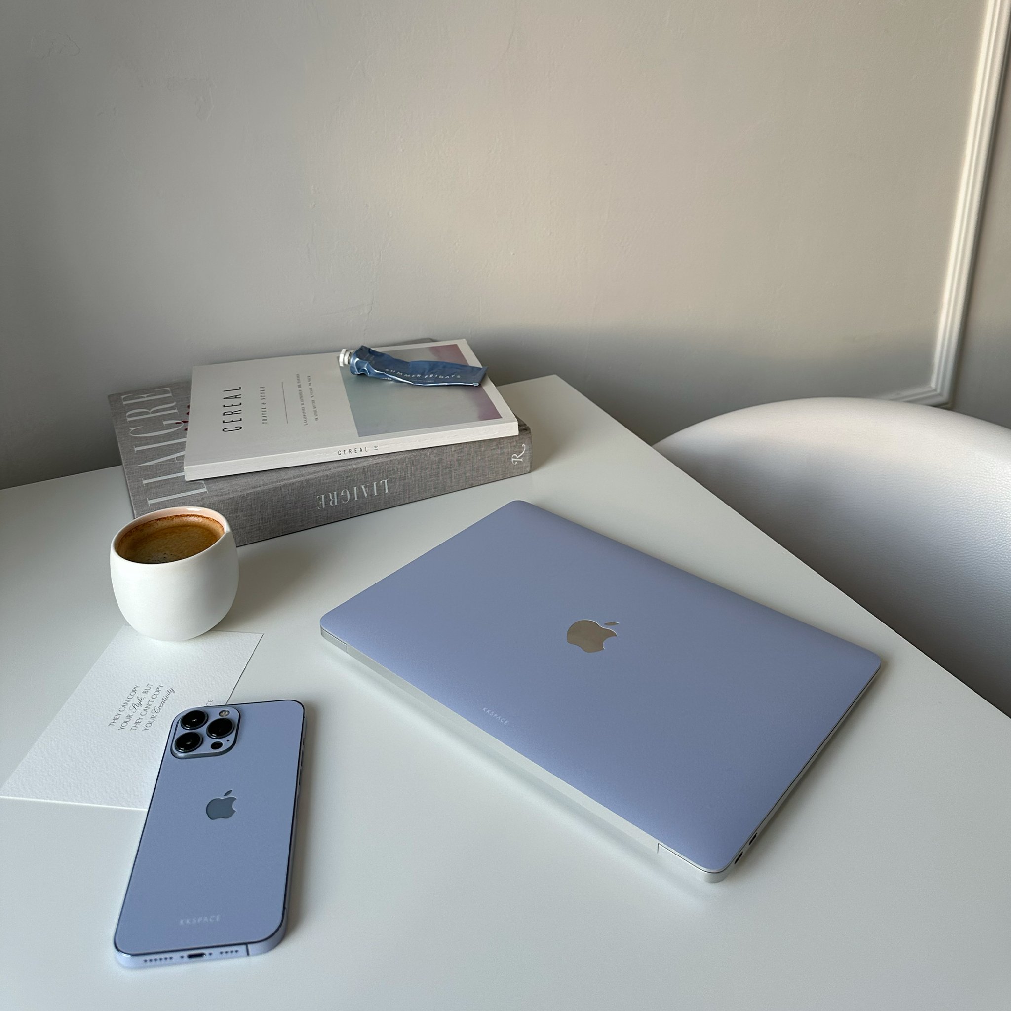 Виниловая наклейка LIGHT BLUE для MacBook