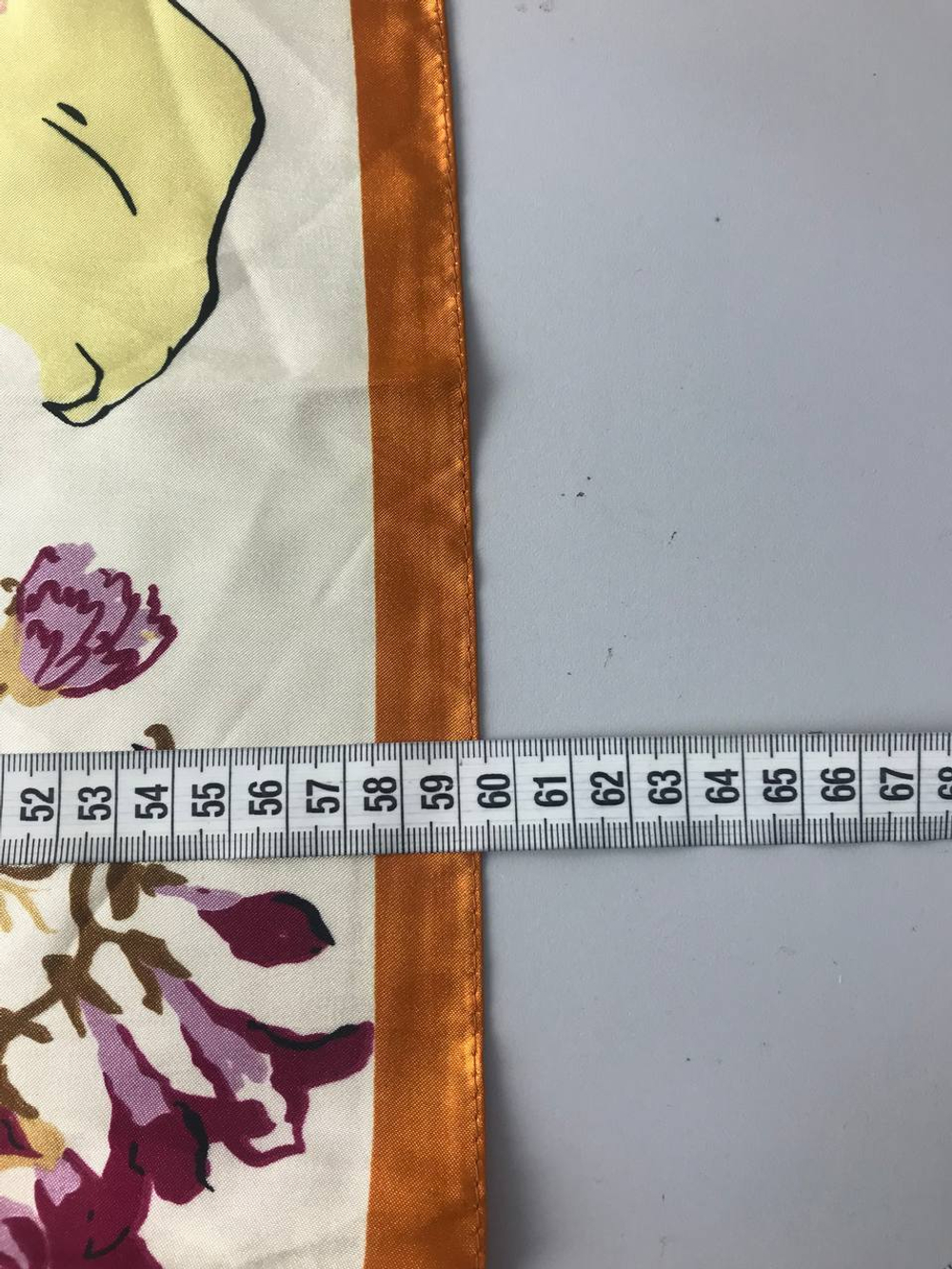 Платок с цветочным принтом стильный