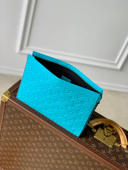 Louis Vuitton Pochette Voyage MM