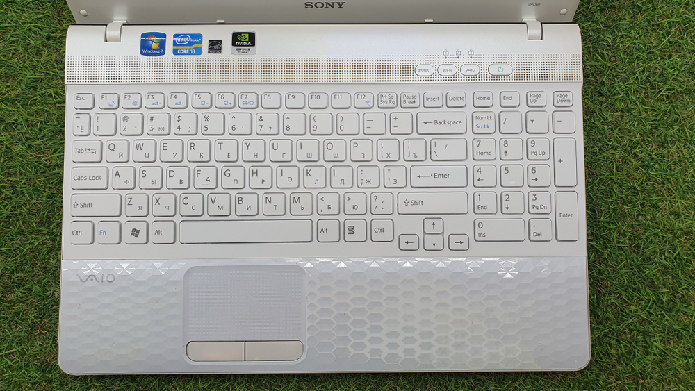 Ноутбук Sony VAIO PCG-71812V VPC-EH3M1R 1366x768, Intel Core i3-2350M 2.30 GHz, 4 Gb, GeForce 410M Windows 7 Home Premium