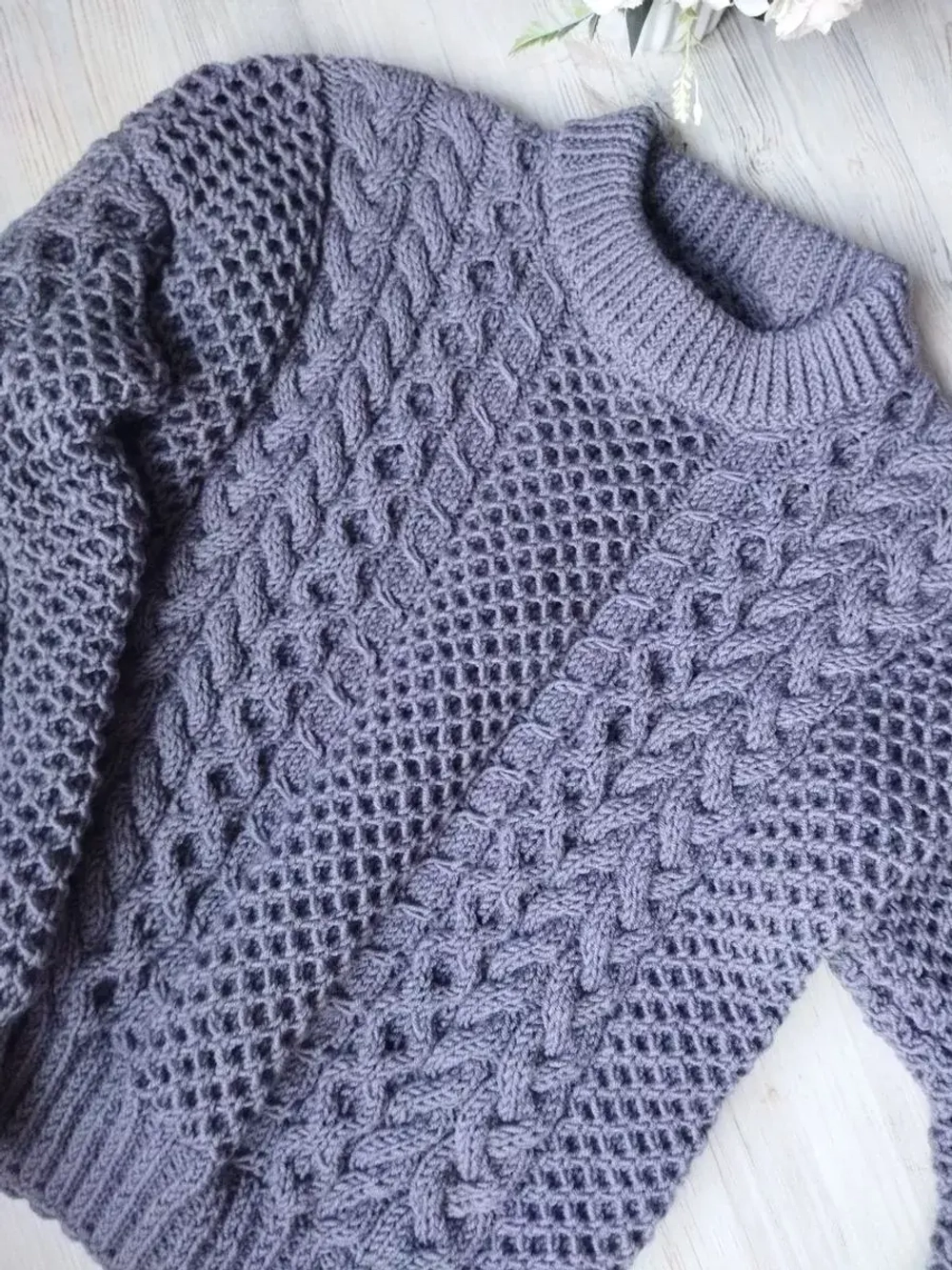 Мужской свитер ручной работы