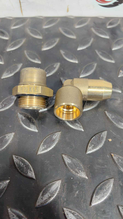 Патрубок коленчатый 16942046