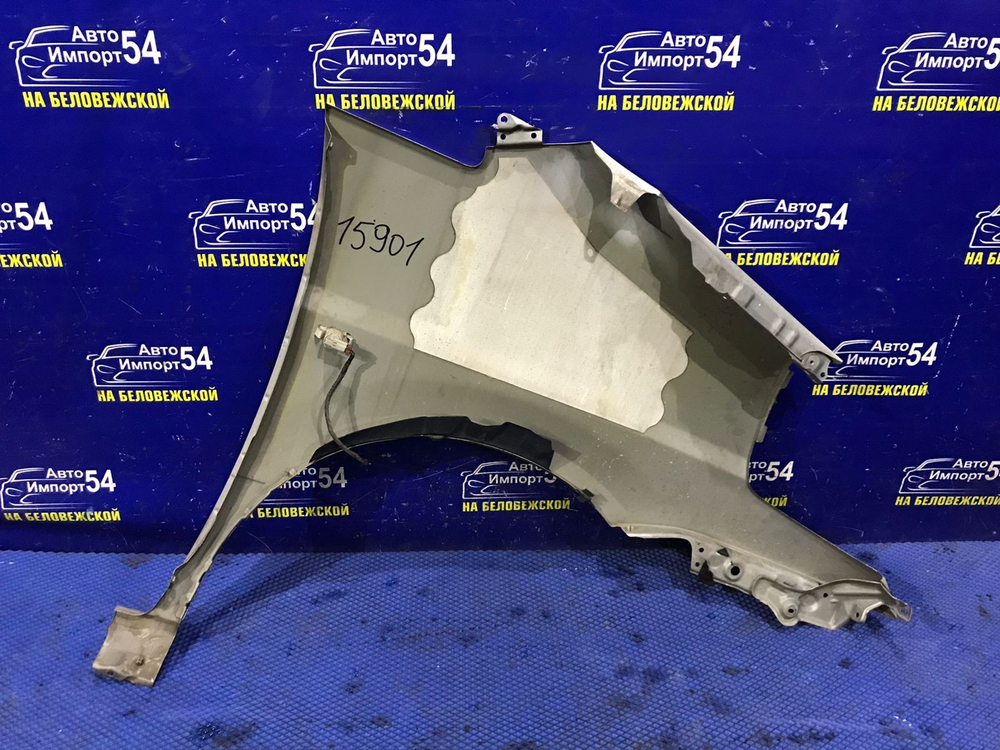 Крыло переднее левое NISSAN SERENA 1999-2005