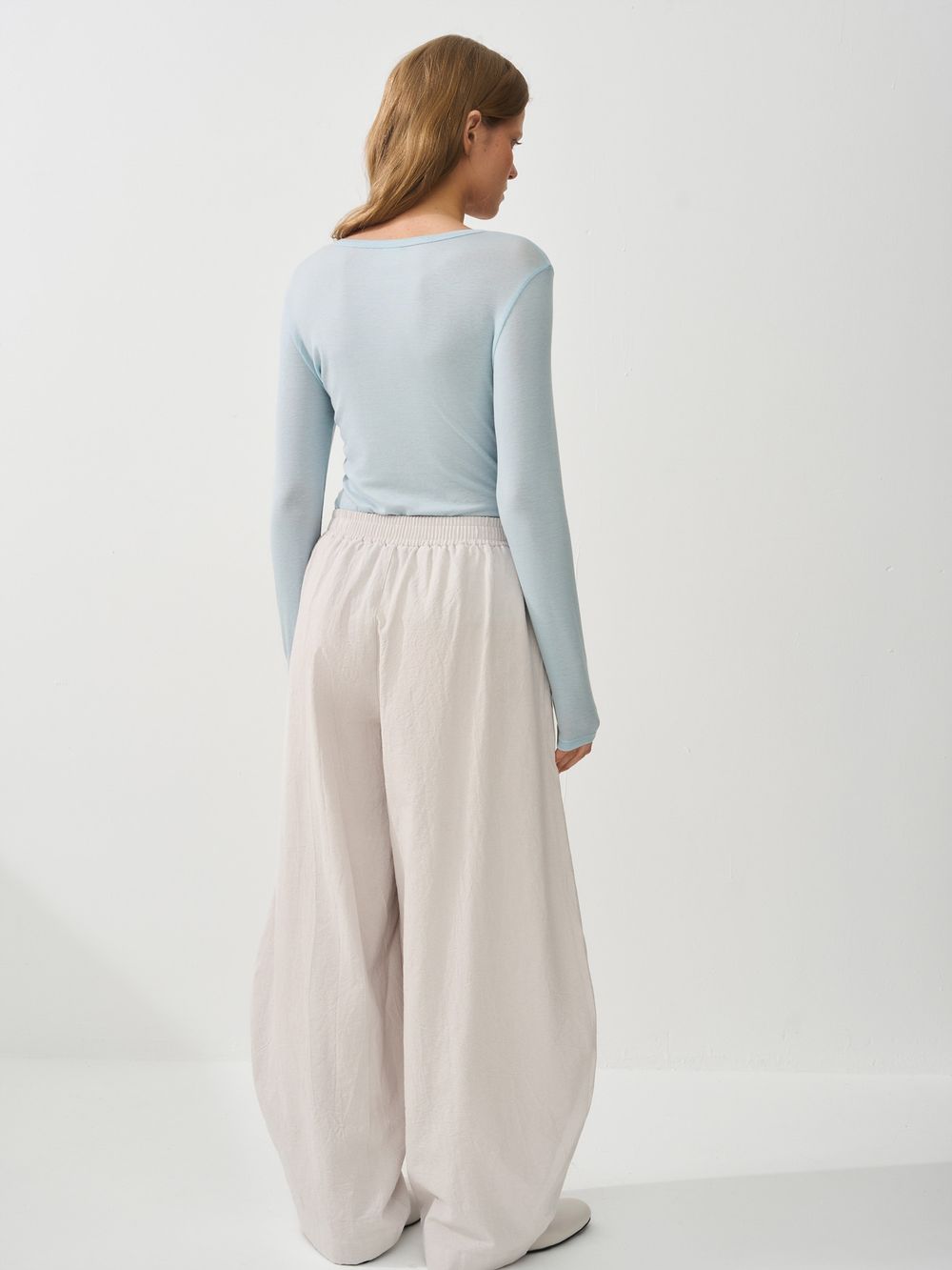 Брюки из жатого хлопка "Светло-серые" женские