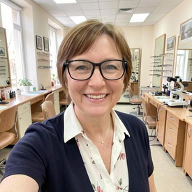 Как почистить стекла очков в домашних условиях: лучшие способы без разводов и с народными средствами