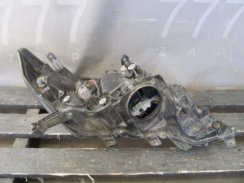 Фара левая LED Toyota Land Cruiser Prado 150 13-17 Б/У  8118560J20