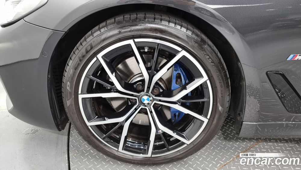 BMW 5 Series (G30) 520i M Sports (02.2021)