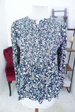 Блузка Marks&&Spencer модная, визуально на 46 размер