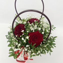 Розы с гипсофилой