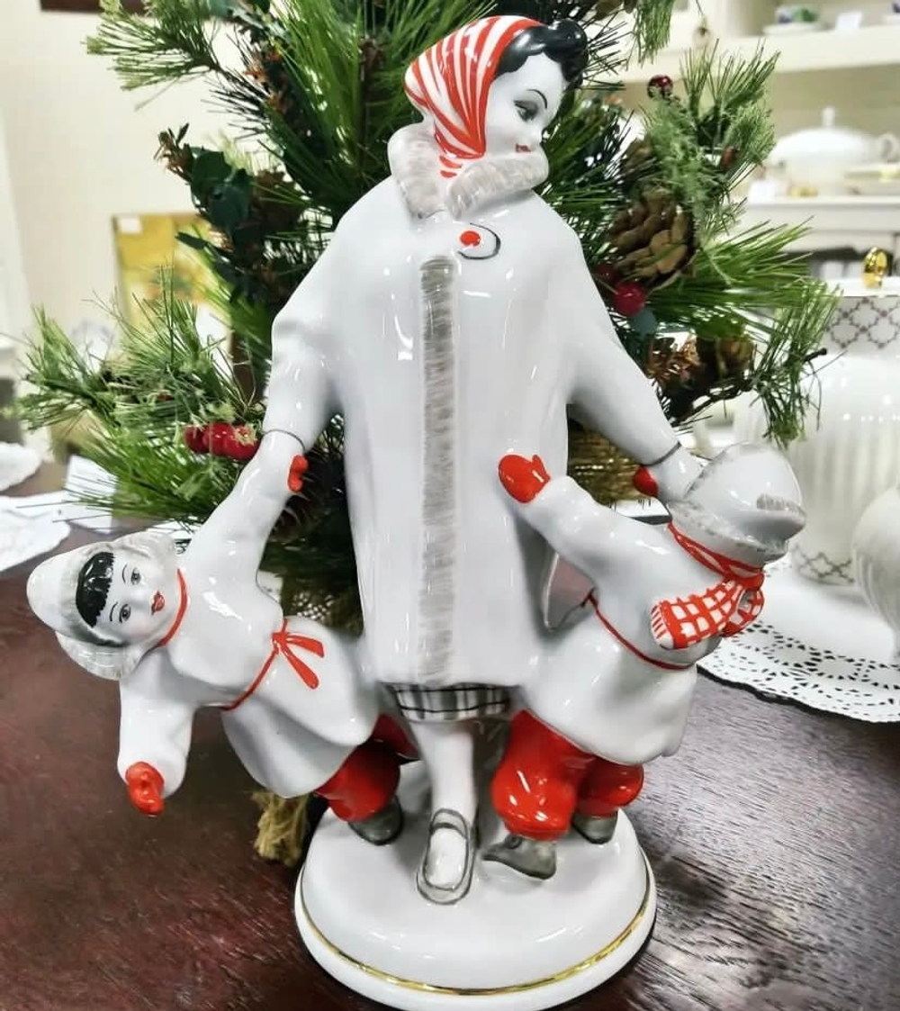 Девочка с курами