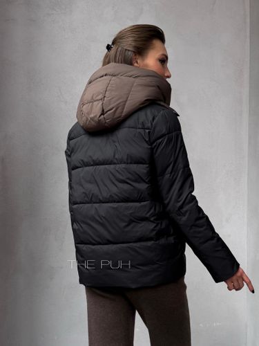 Черно-шоколадный пуховик с капюшоном