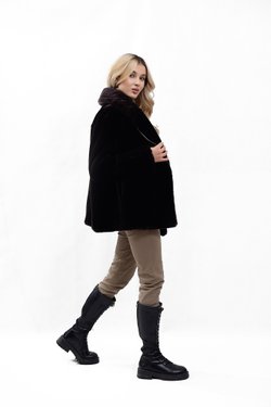 Куртка женская "Косуха" из натурального меха мутон, коричневый