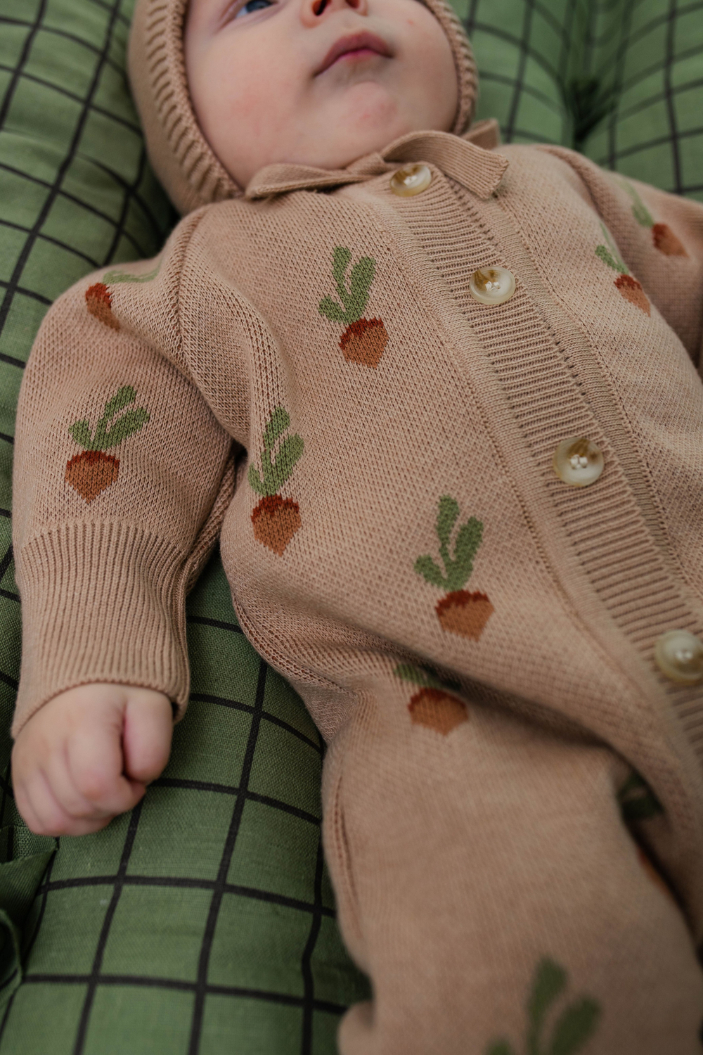 Комбинезон вязаный (редиски)