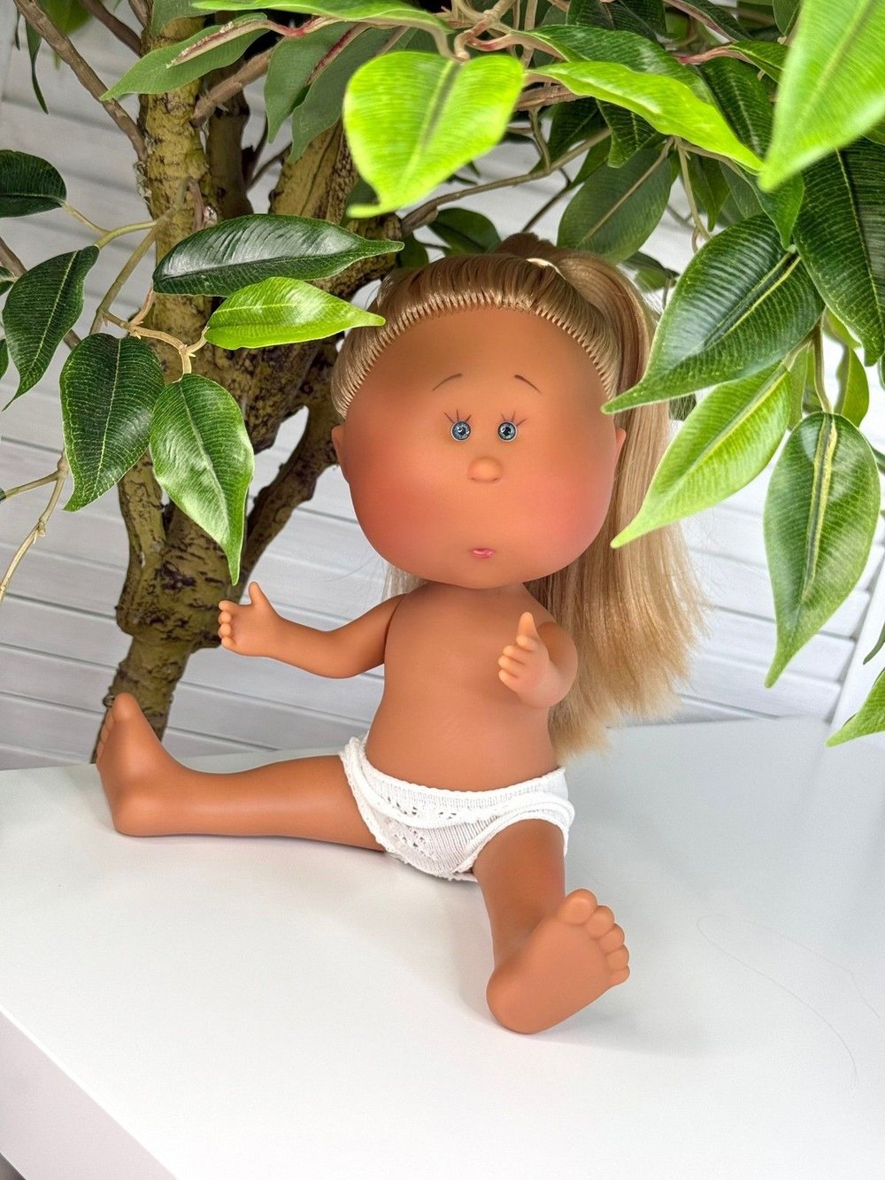 Кукла Nines виниловая 30см MIA LATINA без одежды (3000WL1)