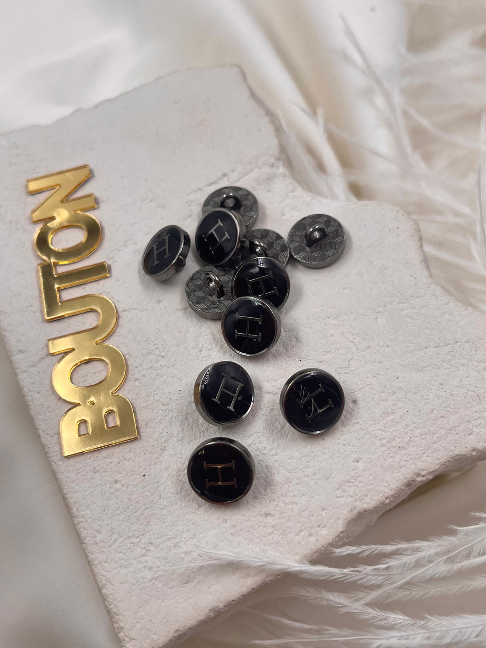 Пуговицы Эрме. черные с эмалью