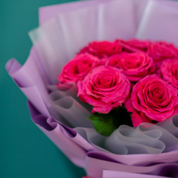 Букет из 11 ярких малиновых роз Эквадор