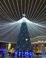 Светодинамическая елка каркасная - встроенная гирлянда: холодный свет - "Уральская" 24 м