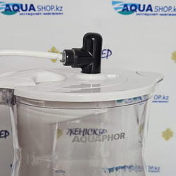 Коннектор в крышке кувшина автомата питьевой воды Аквафор DWM-312S