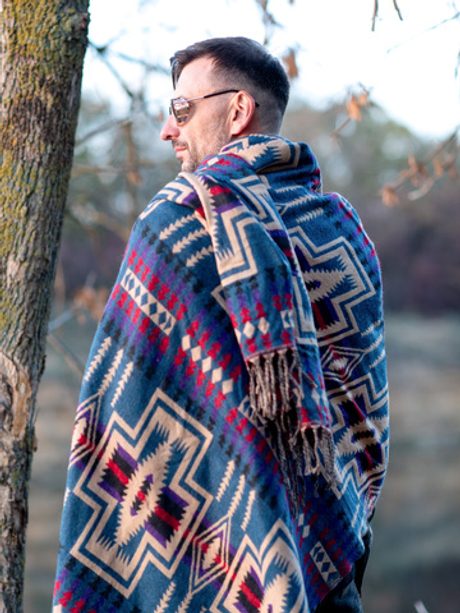 Палантин теплый с орнаментом Навахо