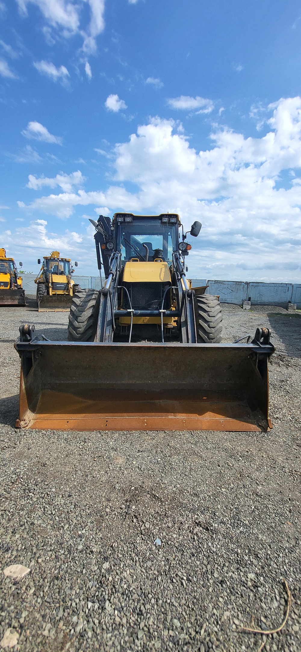 BIZON 888 Экскаватор-погрузчик 888 (Дизельный, 4,4 л, 102 л.с., АТ)