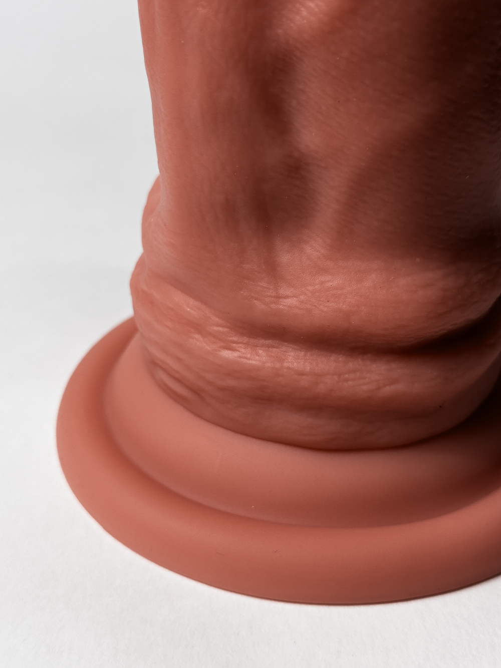 Фаллоимитатор Thompson бежевый