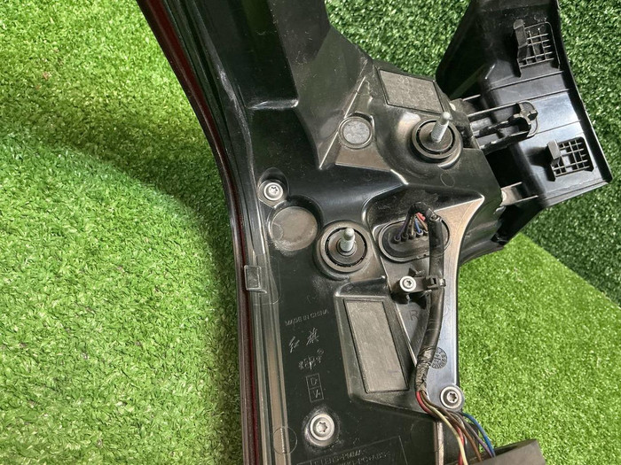 Фонарь правый внешний Hongqi H5 2 (2022-н.в.)