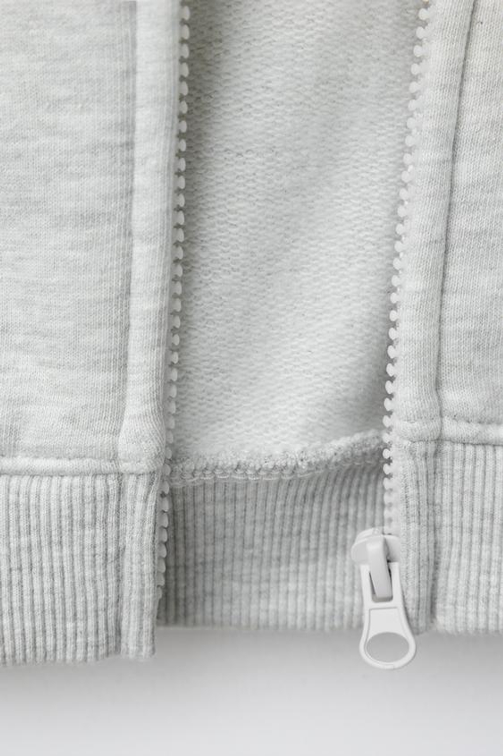 ZARA ХУДИ НА МОЛНИИ С ВЫШИВКОЙ, СЕРЫЙ МЕЛАНЖ
