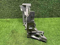 Кронштейн фары левый Mercedes C W205 (2014-2023)