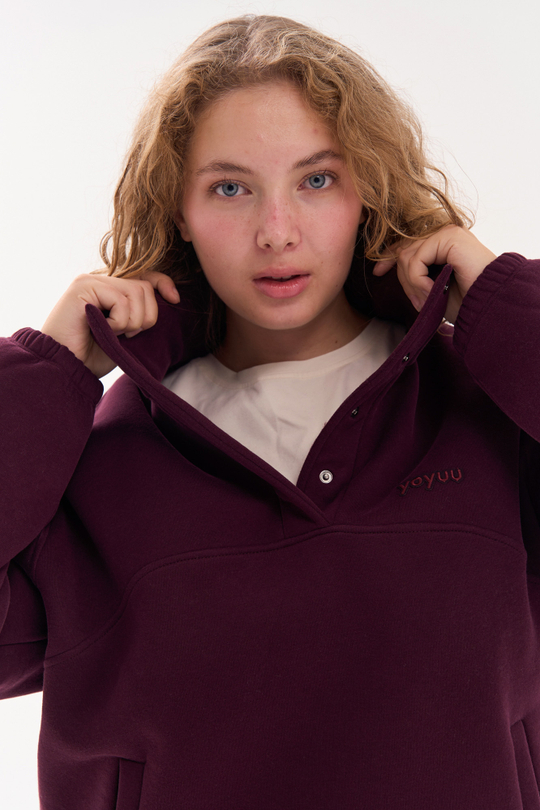 Свитшот с воротником на кнопках из футера с начесом в винном цвете