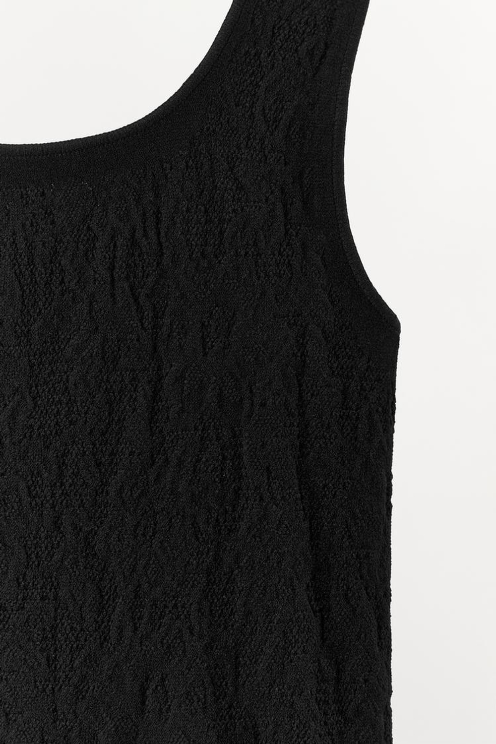 ZARA БЕСШОВНОЕ КРУЖЕВНОЕ ПЛАТЬЕ НА БРЕТЕЛЯХ, ЧЕРНЫЙ