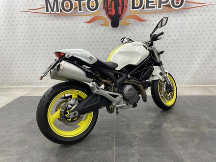 Ducati Monster 696 2011