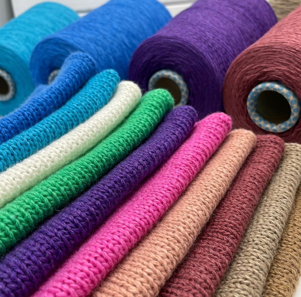 Бобинная пряжа для вязания (300 гр) Mille Fili 30% меринос 5% кашемир 30% вискоза 35% полиамид