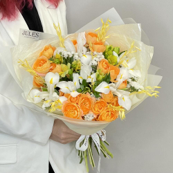 «Утро августа» букет из альстромерий, кустовых роз джуси, ирисов, статицы и овса