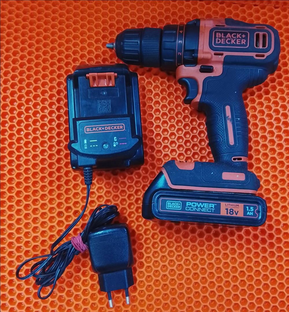 Аккумуляторная дрель-шуруповерт Black+Decker BDCDD186K1B-QW