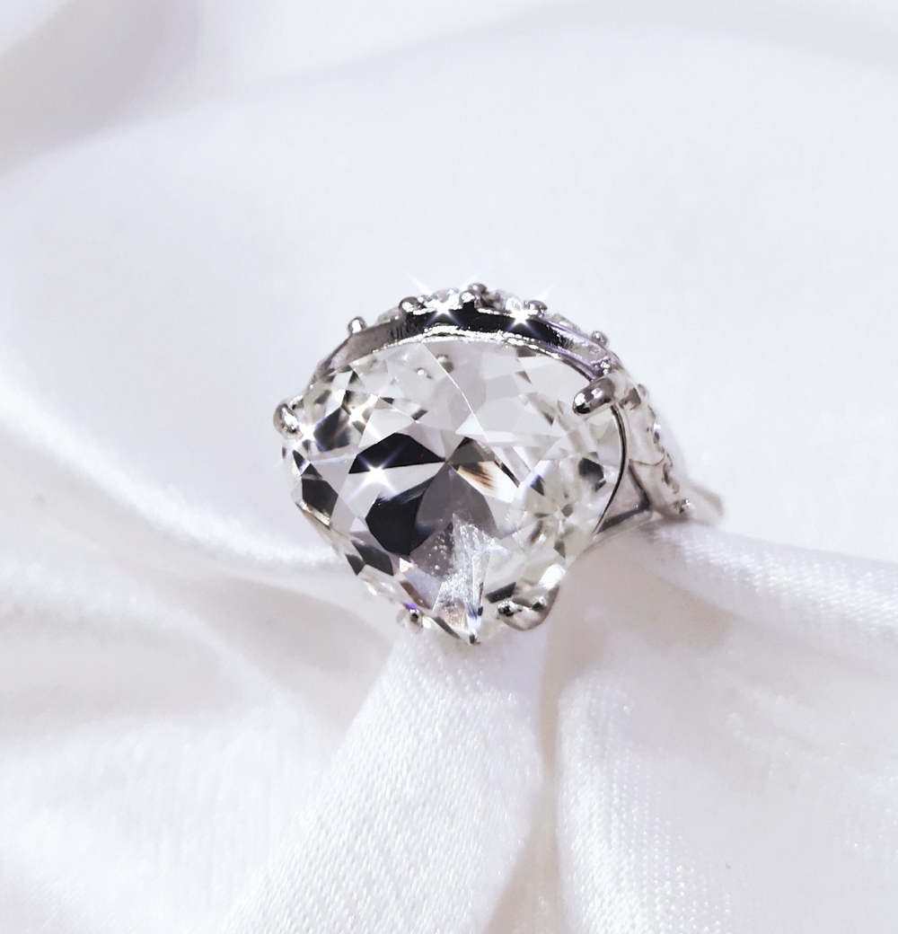 "Руэнти" кольцо в родиевом покрытии из коллекции "Romantic Delux" от Jenavi