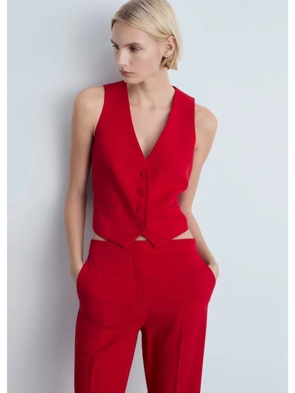 Костюмный жилет с пуговицами