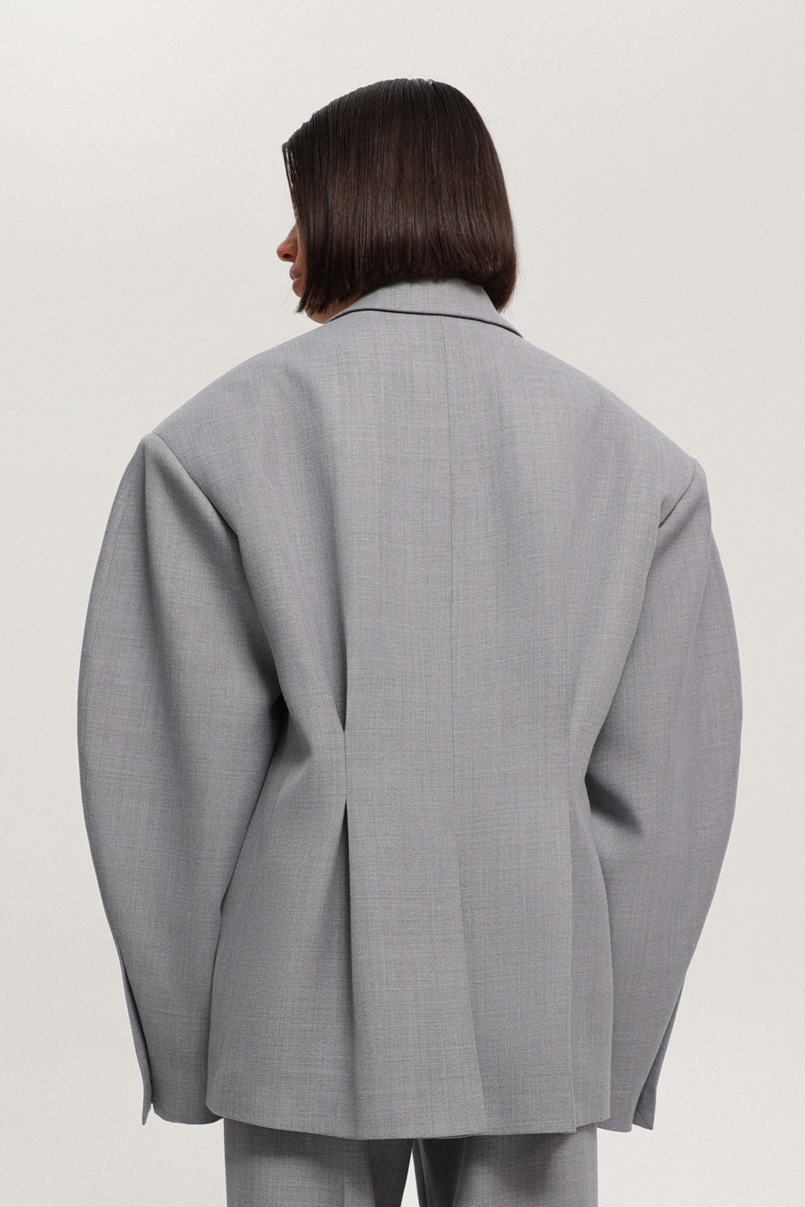 Жакет с защипами на спине