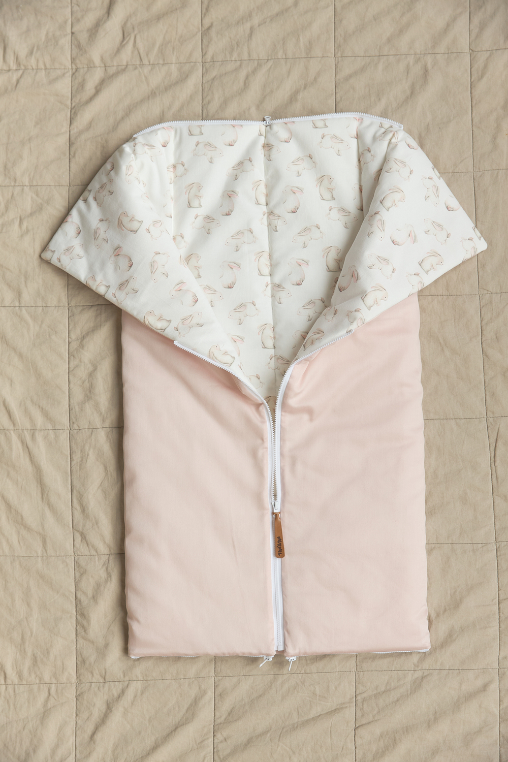 Комплект на выписку Зайки с розовыми ушками (светлая пудра)/(конверт+слип+чепчик)