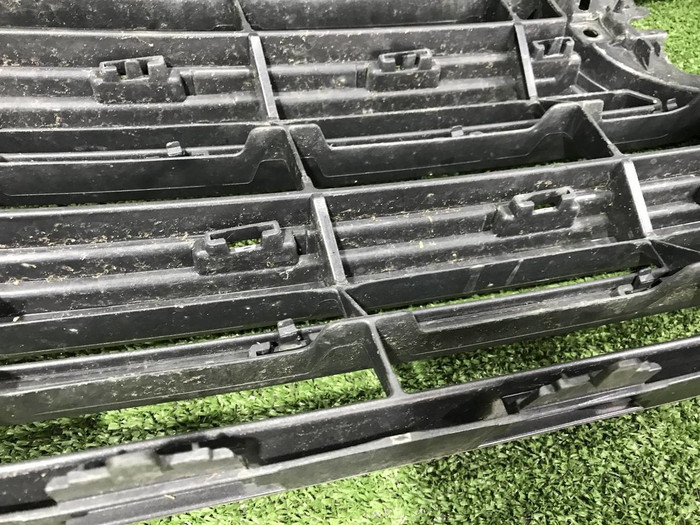 Решетка радиатора Toyota Land Cruiser 200 (2015-2021)