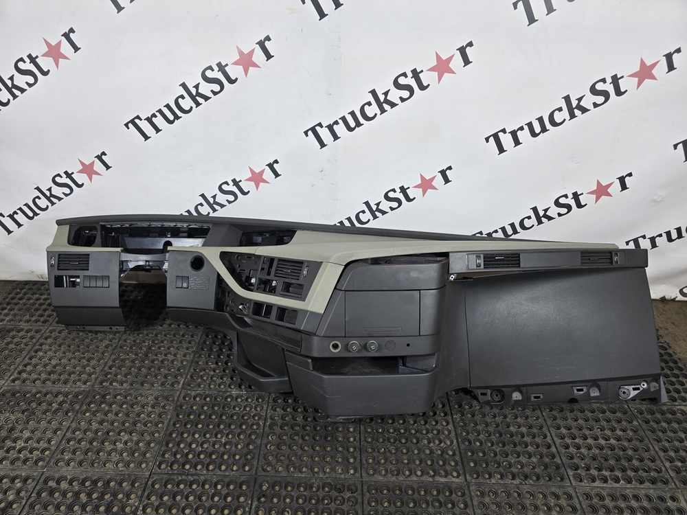 Торпедо салона кабины в сборе