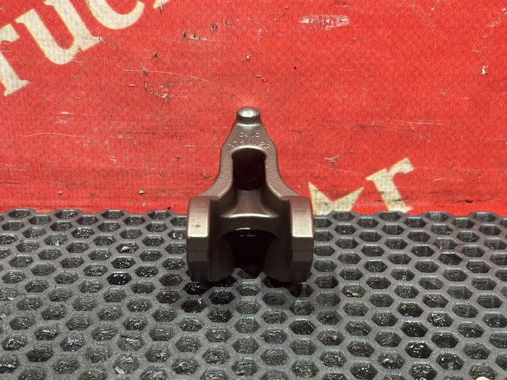 Кронштейн форсунки двигателя 2019 г.