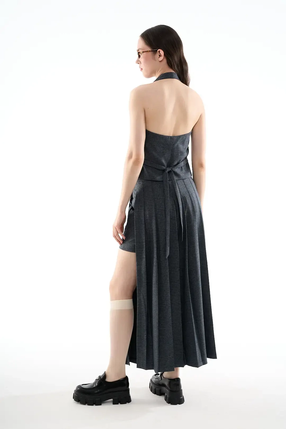 Юбка-миди с разрезом в клетку серая