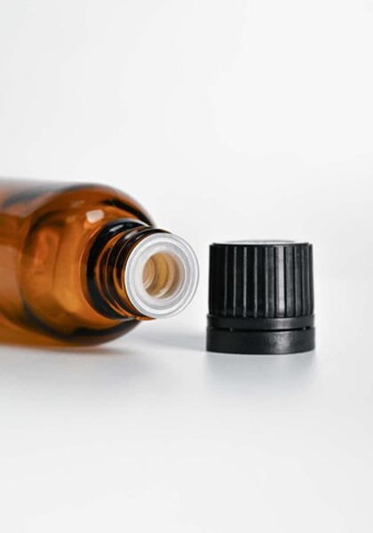 Крышка с глухой пробкой 18/410 черная с КПВ