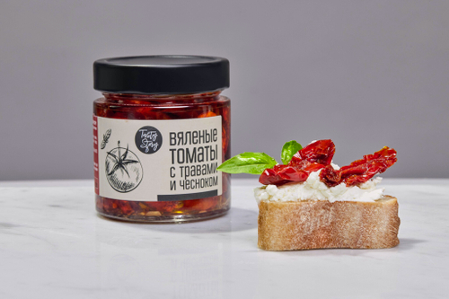 Вяленые томаты в масле с чесноком и травами