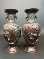 Пара старинных японских бронзовых ваз
